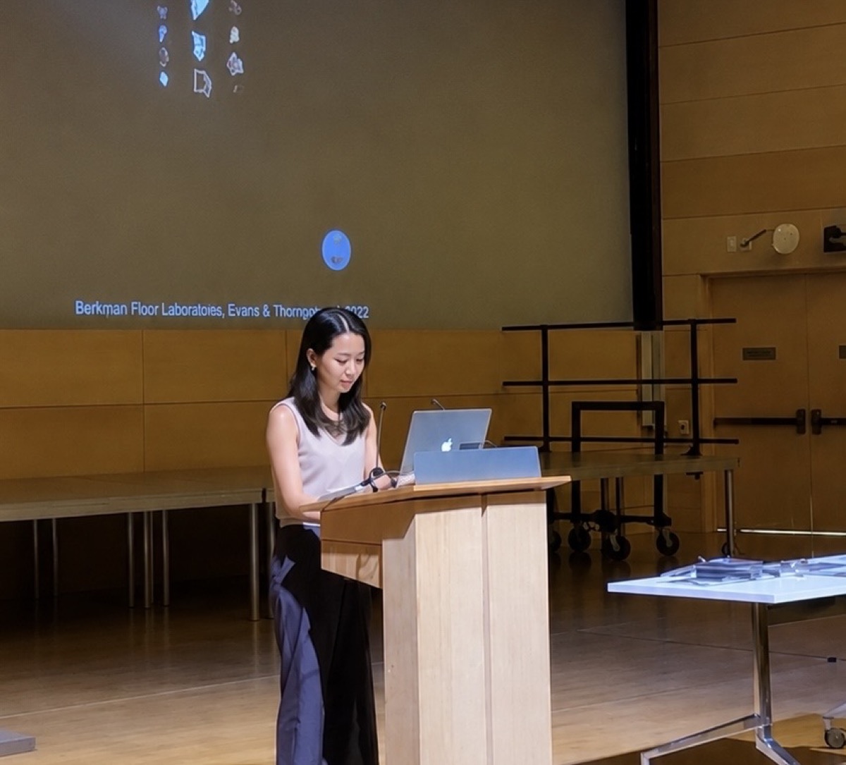 Mengmeng presenting her creative work